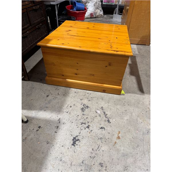 Storage box coffee table