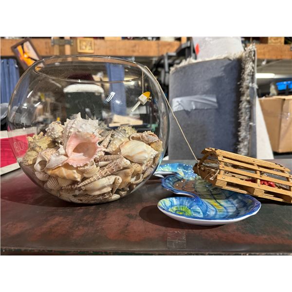 Ocean, decor, shells, etc.