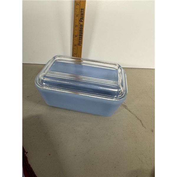 Pyrex lidded dish