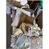 Image 1 : Pillows, throw cushions, towels, blankets, etc.