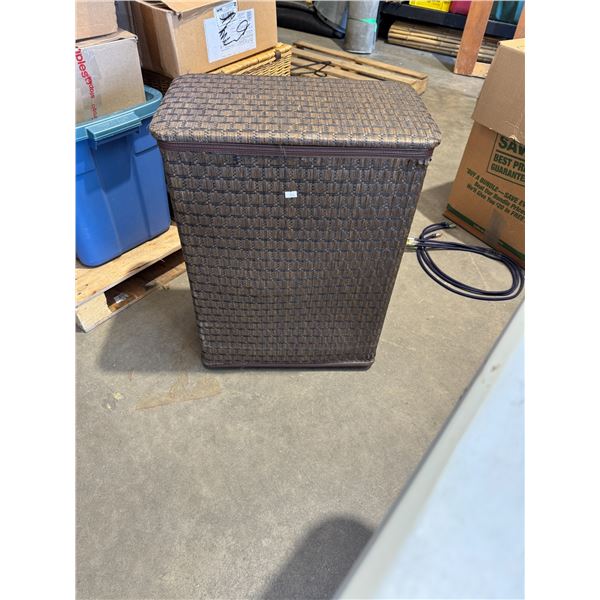 Laundry hamper