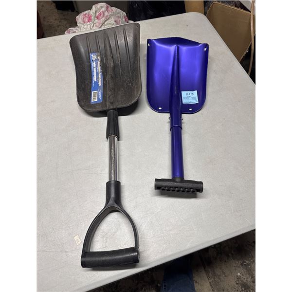 2 extendable shovels