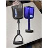 Image 1 : 2 extendable shovels