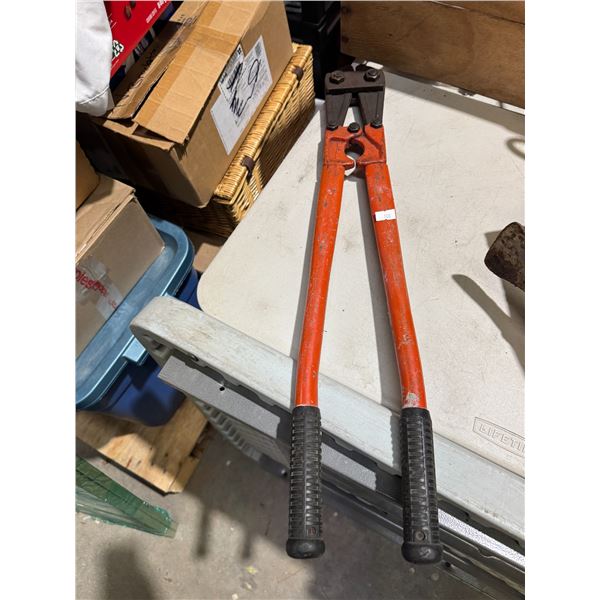 Bolt cutters