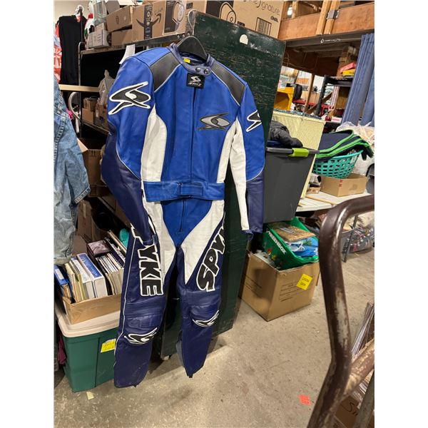Woman's size 4is riding leathers