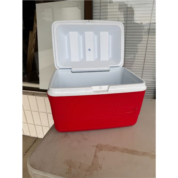 Rubbermaid cooler