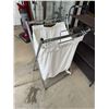 Image 1 : Folding laundry basket