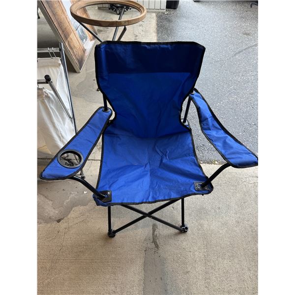 Folding camp chair