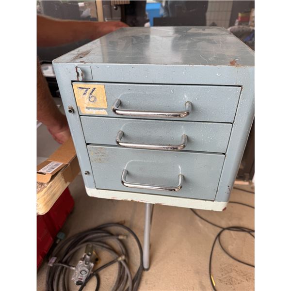Metal drawer cabinet