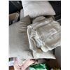 Image 1 : Blanket and cushions