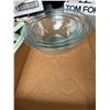 Image 2 : Pyrex mixing bowls