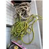 Image 1 : Hose and rope