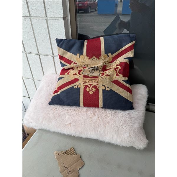 2 cushions