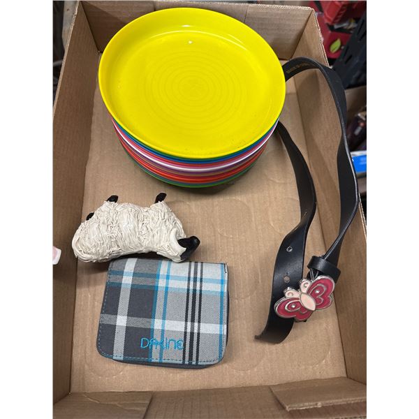 Plastic plates, belt to kind, wallet, etc.