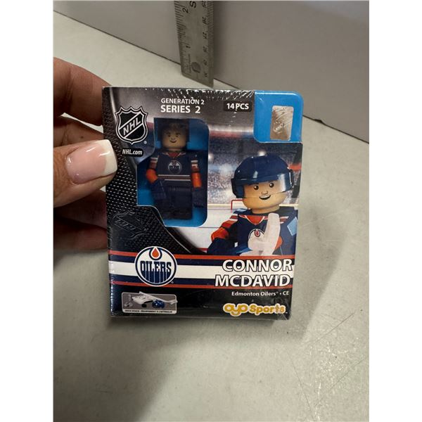 Connor McDavid, Edmonton Oilers generation 2. 14 piece collectible NHL