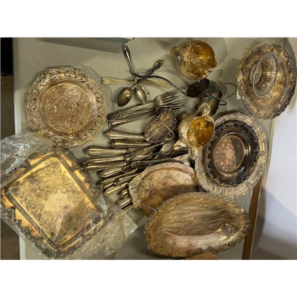 Silver plate, little bow, peep, knife, and other
