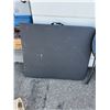 Image 1 : Folding table