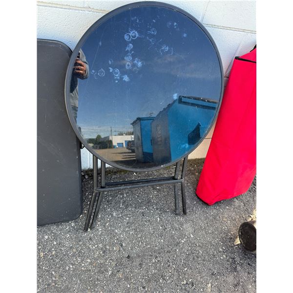 Folding outdoor patio side table