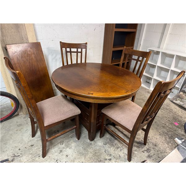 Table 4 chairs and leaf