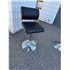 Image 1 : Adjustable stool