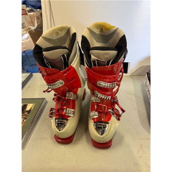 Atomic ski boots size not shown