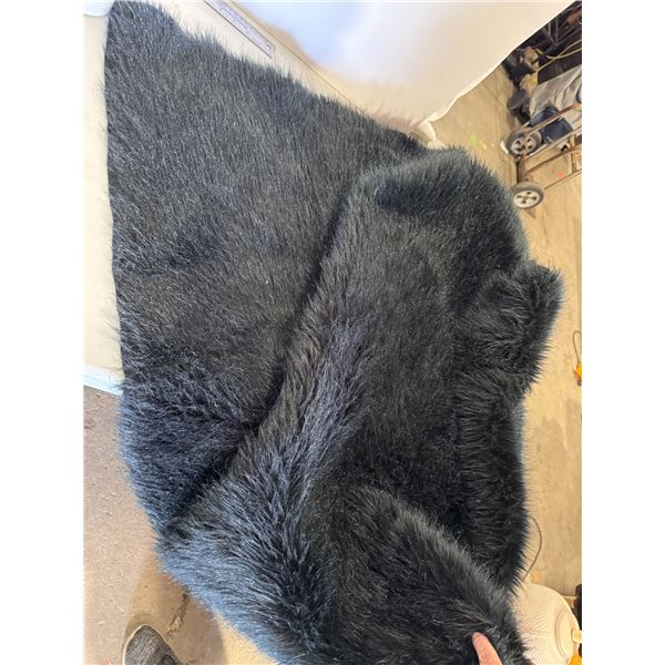 Throw blanket or carpet