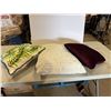 Image 1 : Throw pillows