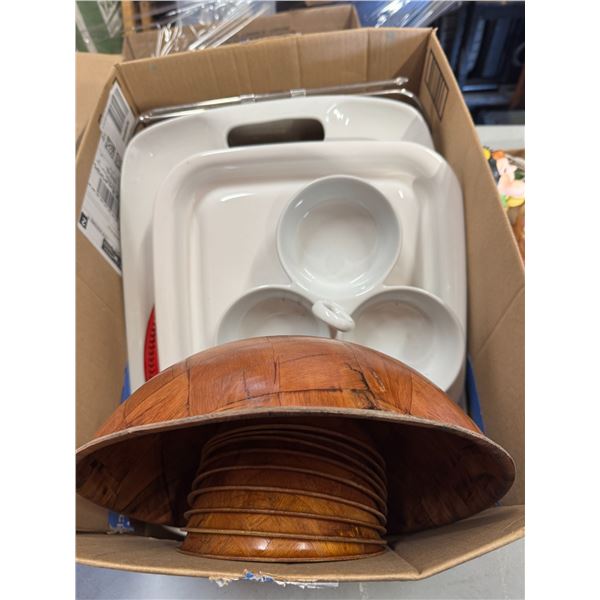 Salad bowls and serving dishes, etc.