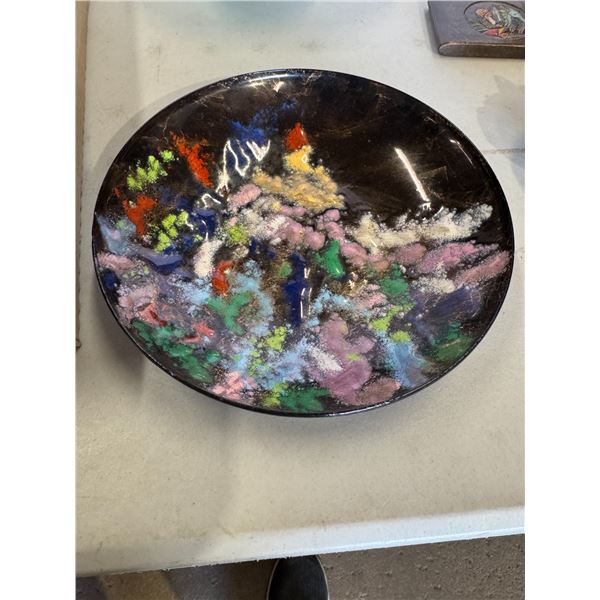 Crestline bowl