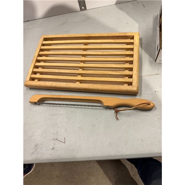 Bread knife and cutting board