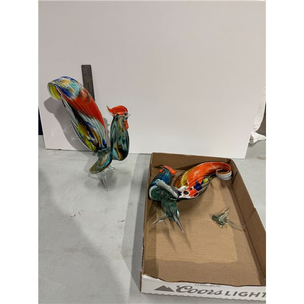 Glass rooster 1 needs repair