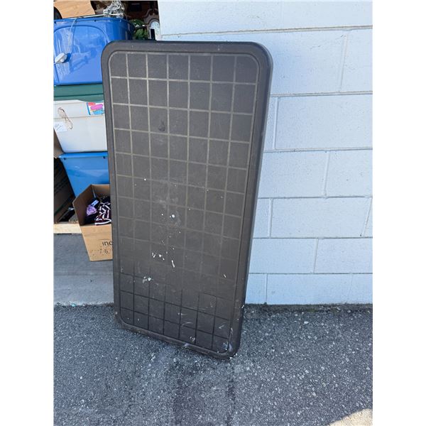 Folding table