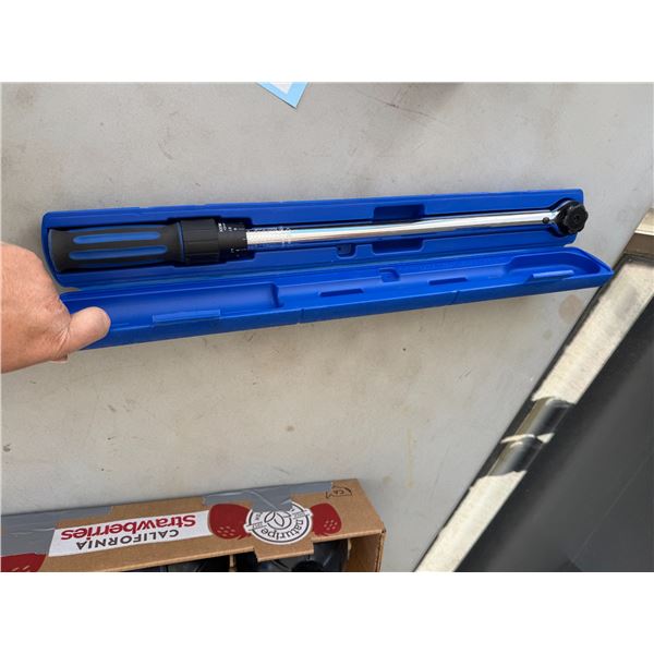 Half inch drive torque wrench
