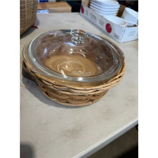 Pyrex  basket with Pyrex  baking dish