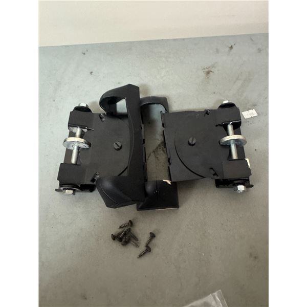 Vogels Holland, multi directional speaker mounts