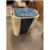 Image 1 : Laundry basket