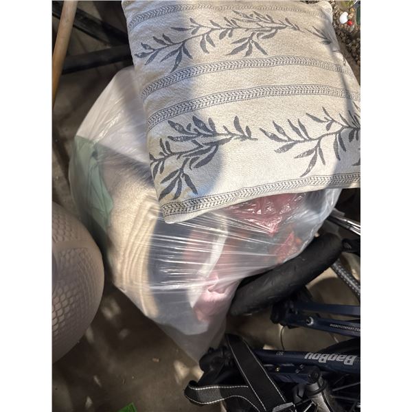 Towels bedding pillow protectors