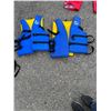 Image 1 : 2 life jackets universal size