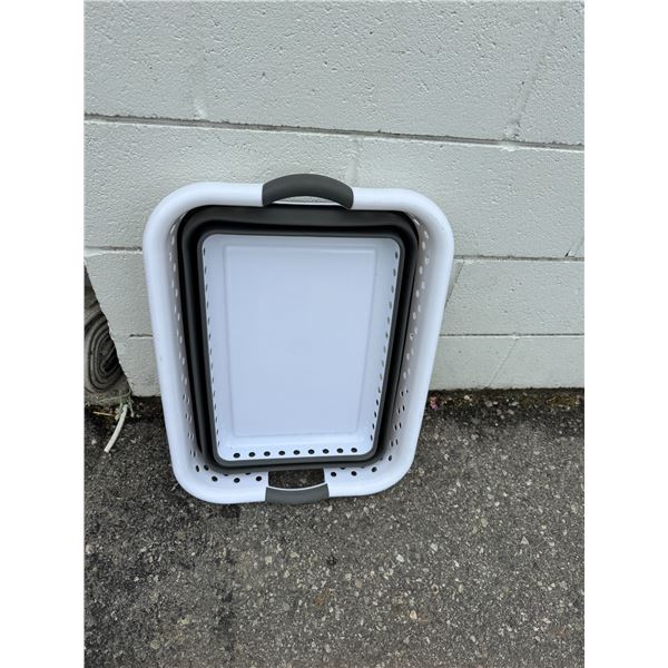 Collapsible laundry basket