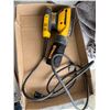 Image 1 : DeWalt, random orbit, palm sander