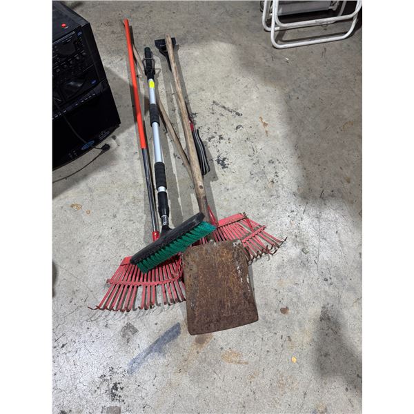 Rakes shovel Snowbrush