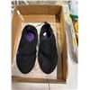 Image 2 : Water shoes, size 910