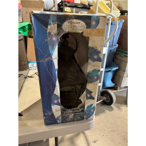 Cast aluminum light fixture