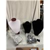 Image 1 : Jewelry displays and earring holders