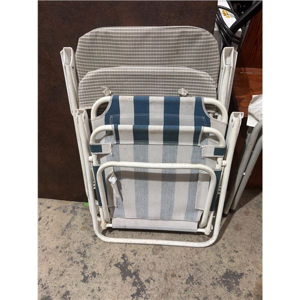 2 folding chairs