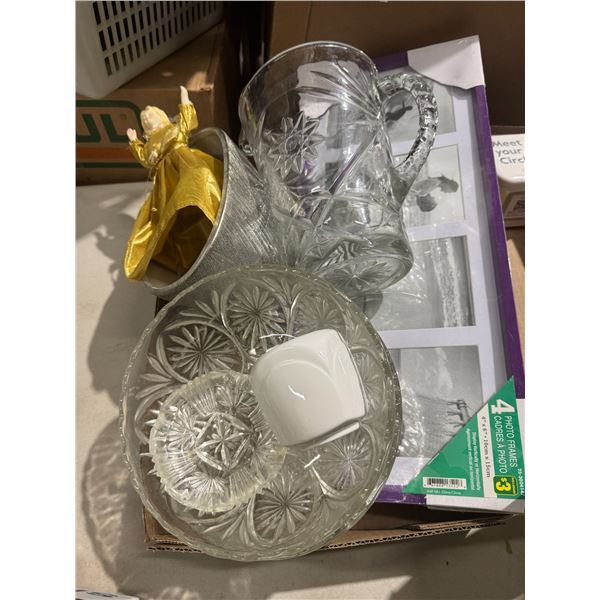 Miscellaneous household items, decor