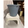 Image 1 : Stool and bucket