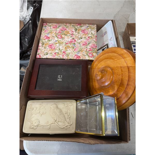 Trinket and jewelry box jars