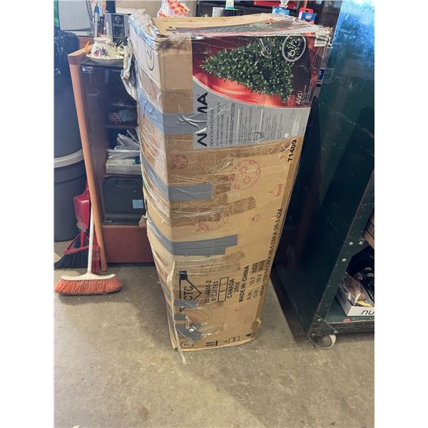 Pre lit Christmas tree