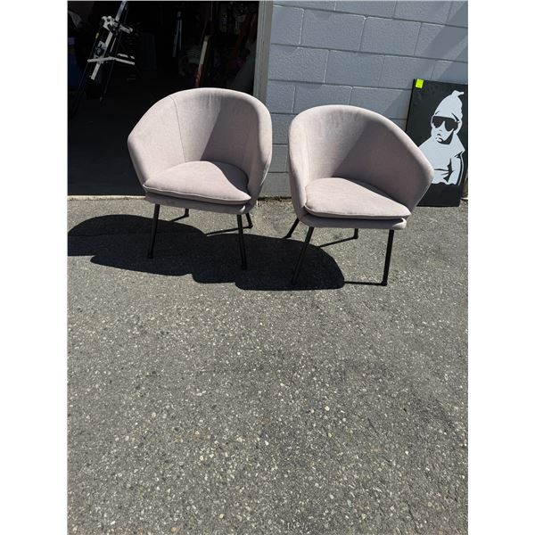 Pair of chair chairs